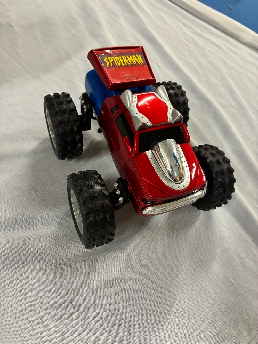 Marvel Spider-Man 3.5" Flip Twist & Turn Car Monster Truck 2004
- Playwear